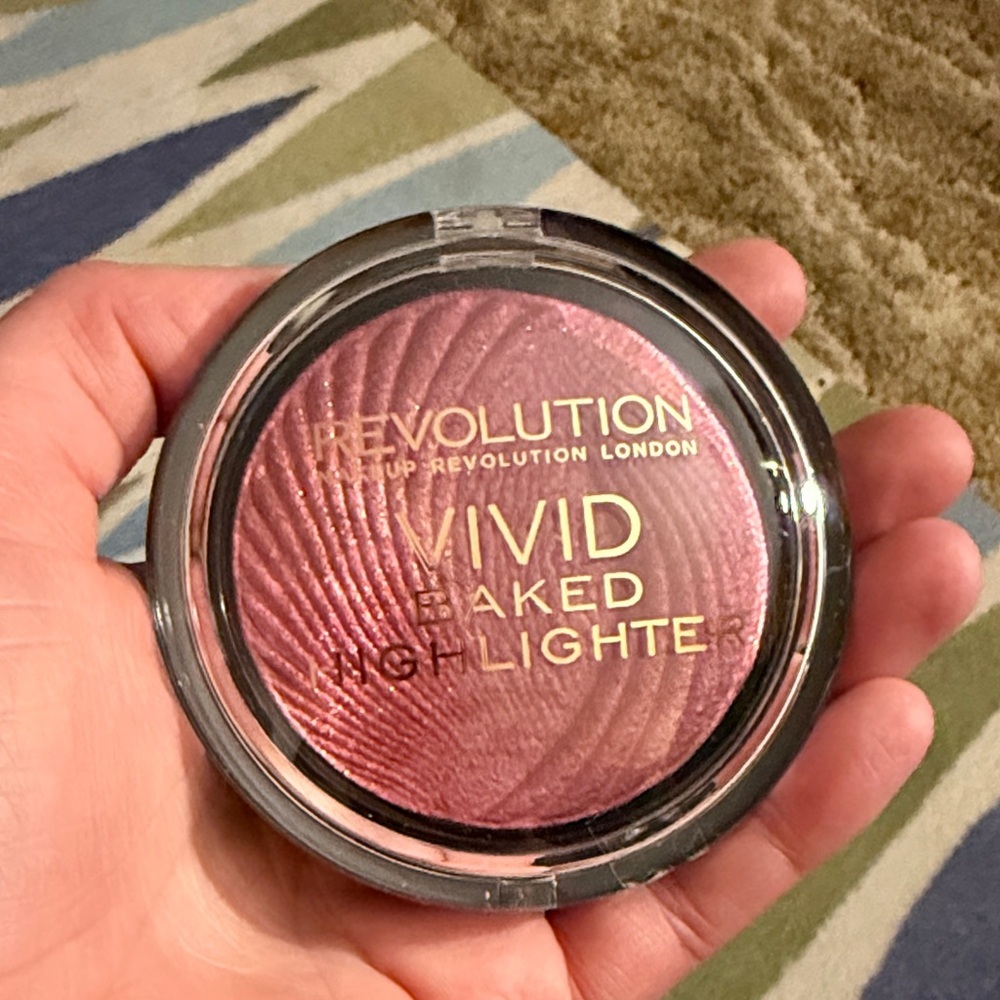 Revolution Vivid Baked Highlighter - Rose-Gold Lights